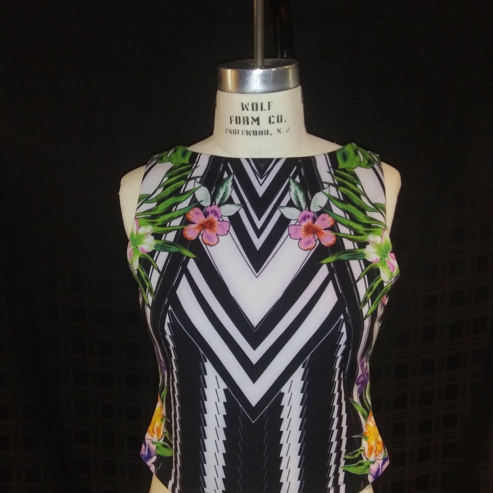 Women's sleeveless top